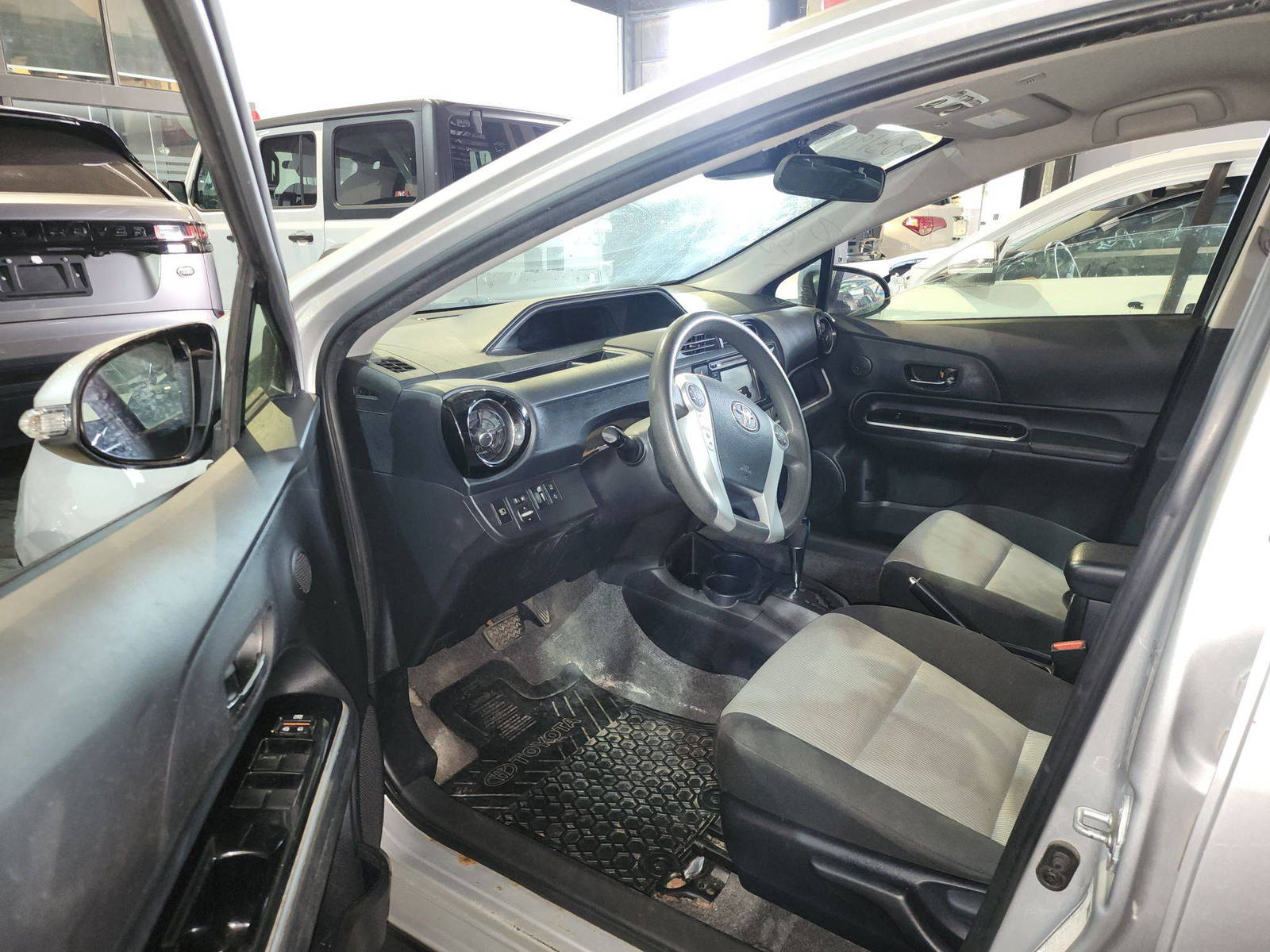 2017 TOYOTA PRIUS C — 226627 KM — Lot 12331991 — Al Quoz - Marhaba Auctions Used Cars - Image 9
