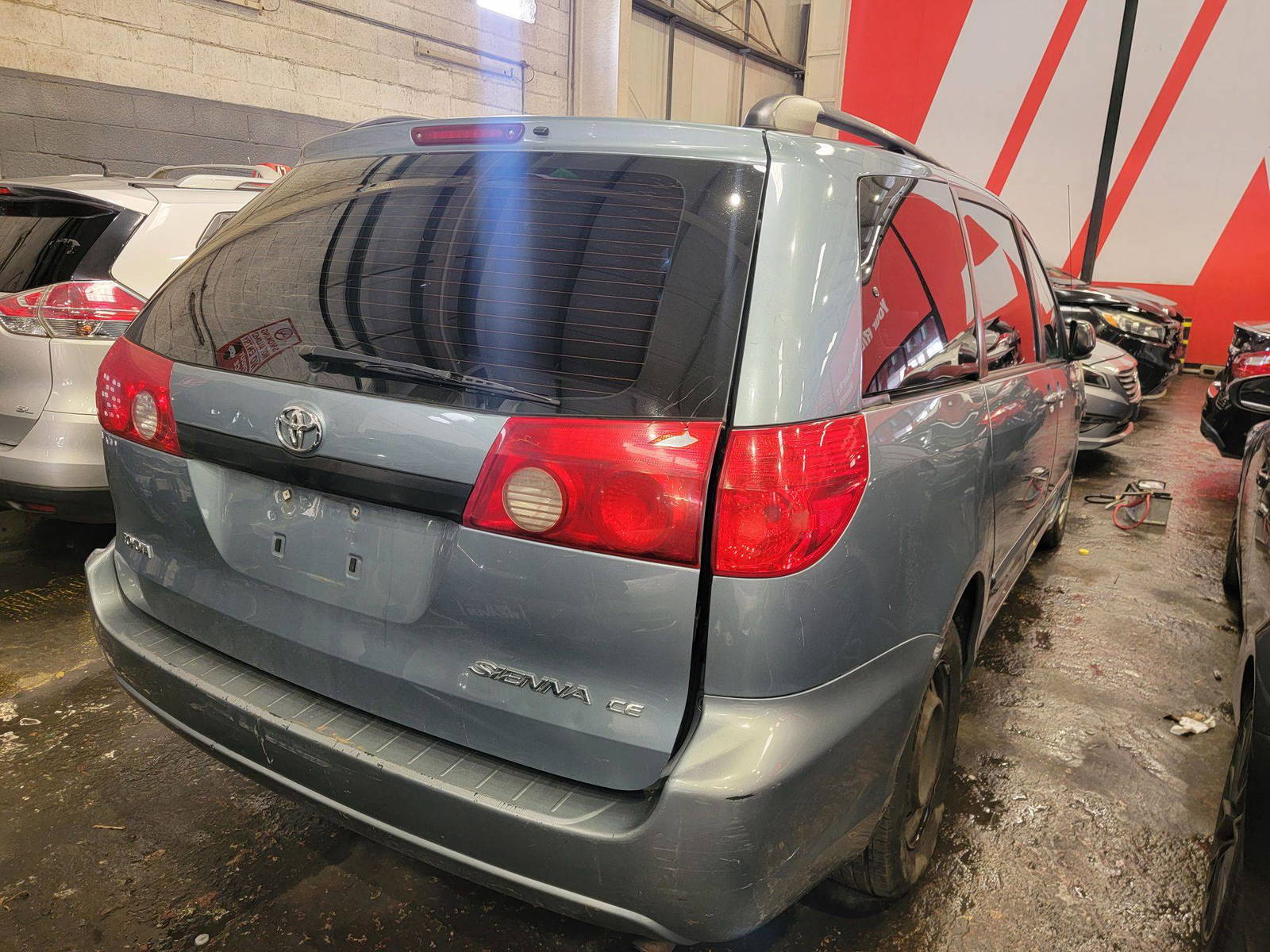 2009 TOYOTA SIENNA — 194637 Miles — Lot S227247 — Souq - Marhaba Auctions Used Cars - Image 4