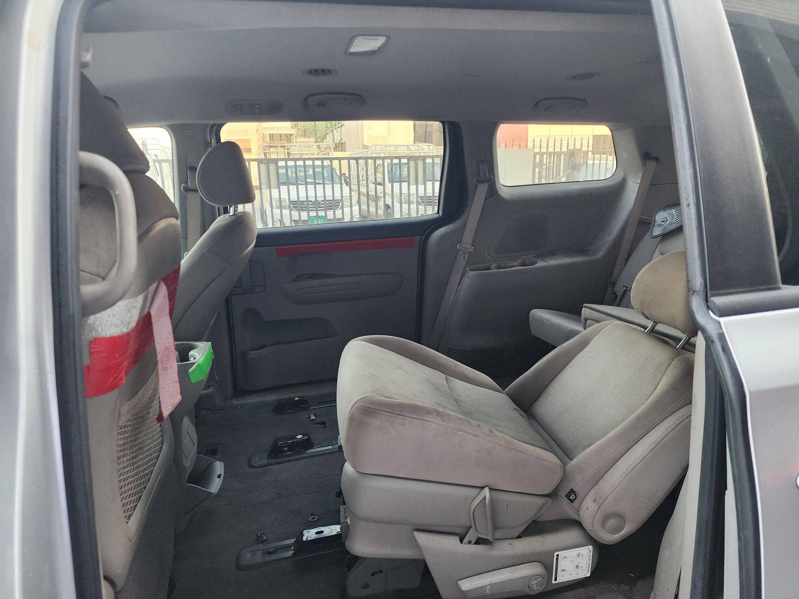 2015 KIA SEDONA — 90915 Miles — Lot 6038417 — Al Quoz - Marhaba Auctions Used Cars - Image 7