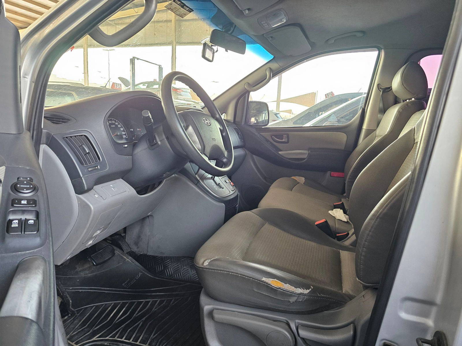 2008 HYUNDAI GRAND STAREX — 200261 KM — Lot 025836 — Souq - Marhaba Auctions Used Cars - Image 10