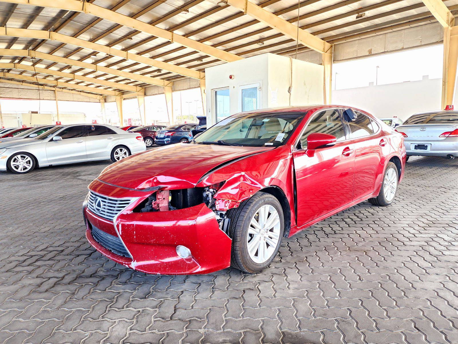 2015 LEXUS ES 350 — 116320 Miles — Lot 2168370 — Souq - Marhaba Auctions Used Cars - Image 5