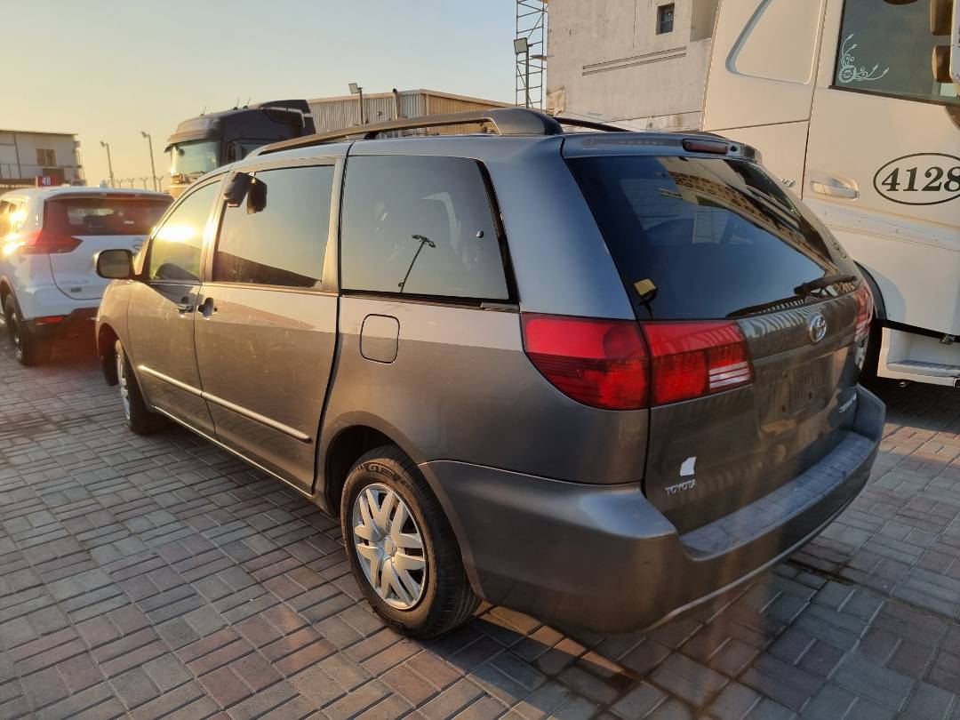 2005 TOYOTA SIENNA — 320667 Miles — Lot 229835 — Souq - Marhaba Auctions Used Cars - Image 4