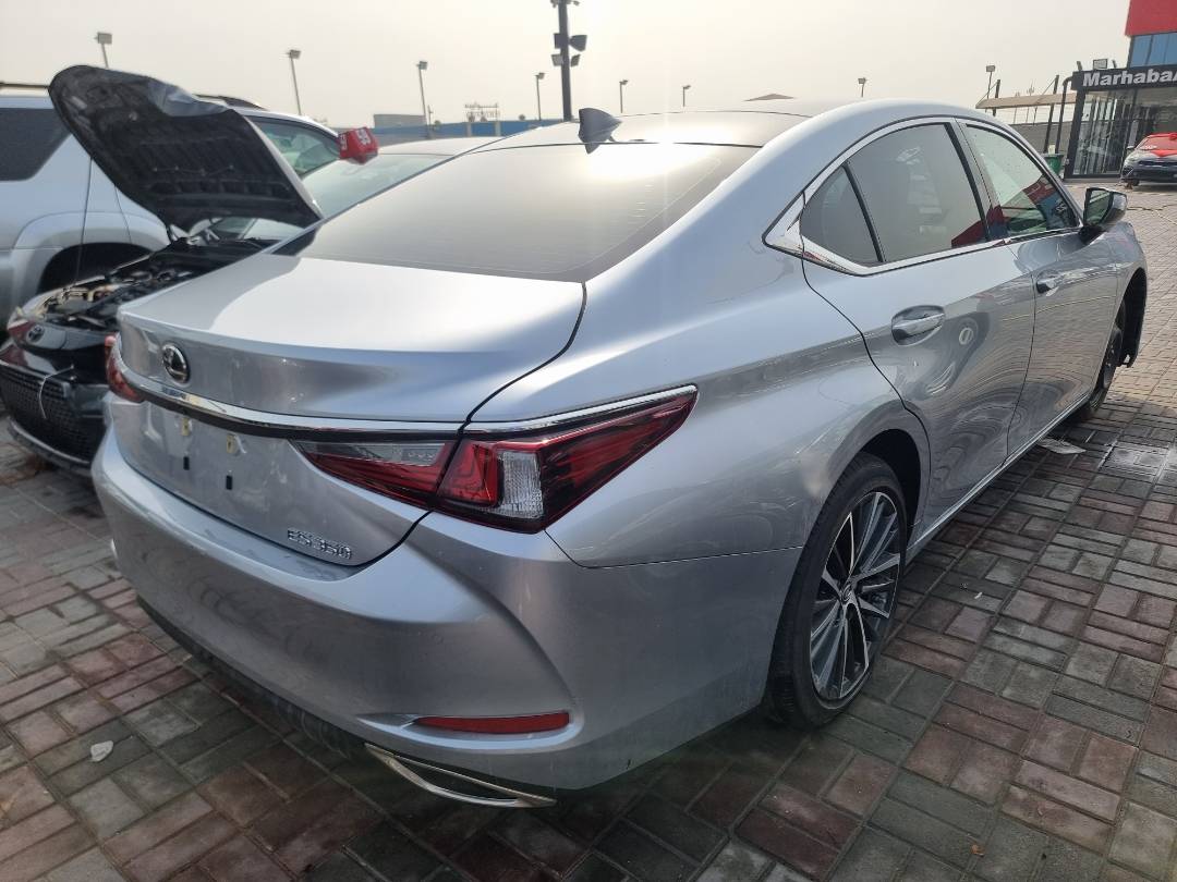2023 LEXUS ES 350 — 1760 Miles — Lot 125487 — Ind. 12 - Marhaba Auctions Used Cars - Image 5