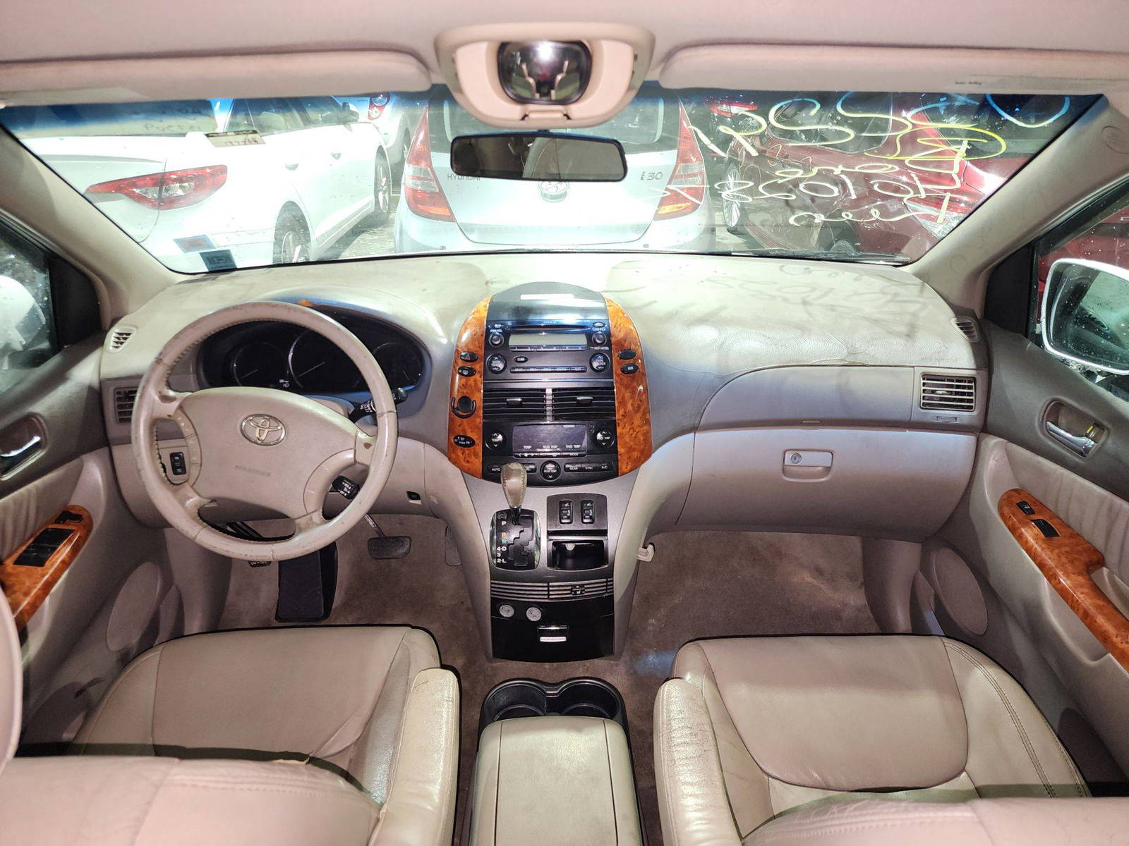 2007 TOYOTA SIENNA — 137309 Miles — Lot 41028741 — Al Quoz - Marhaba Auctions Used Cars - Image 9
