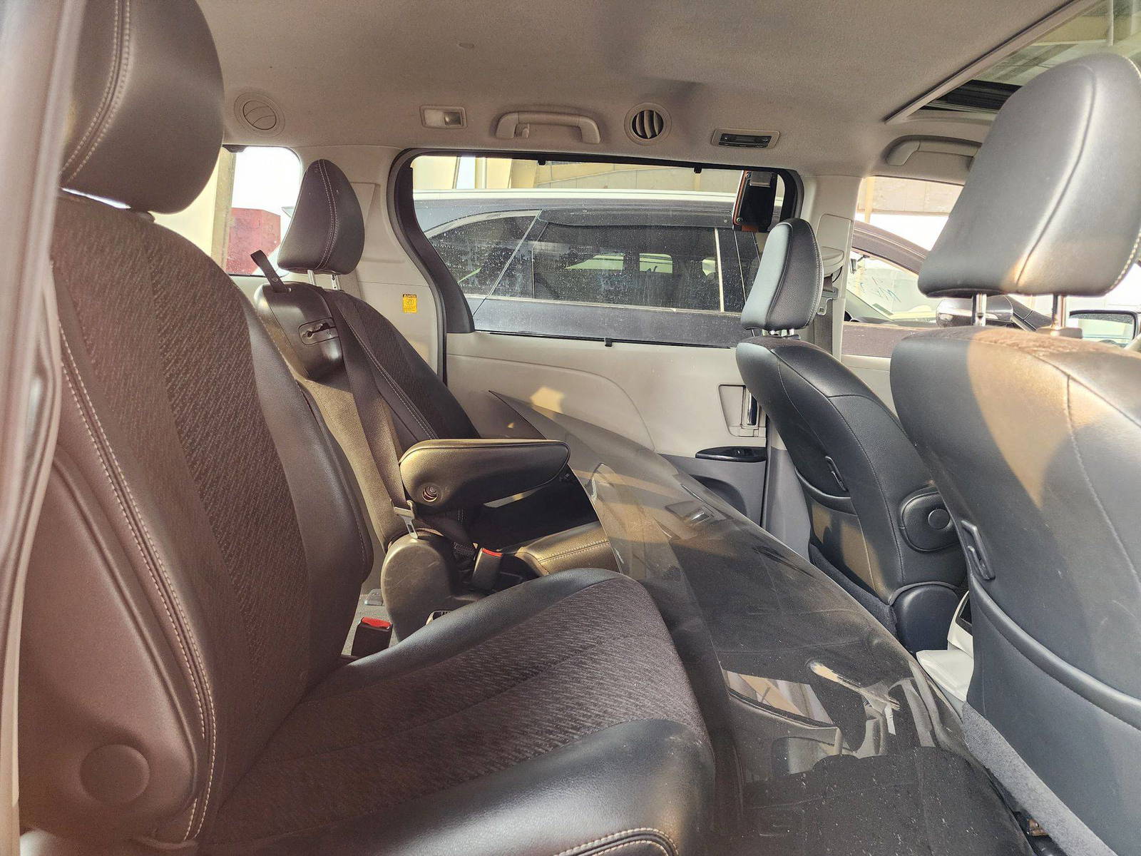2012 TOYOTA SIENNA — 266982 KM — Lot 187433 — Souq - Marhaba Auctions Used Cars - Image 6