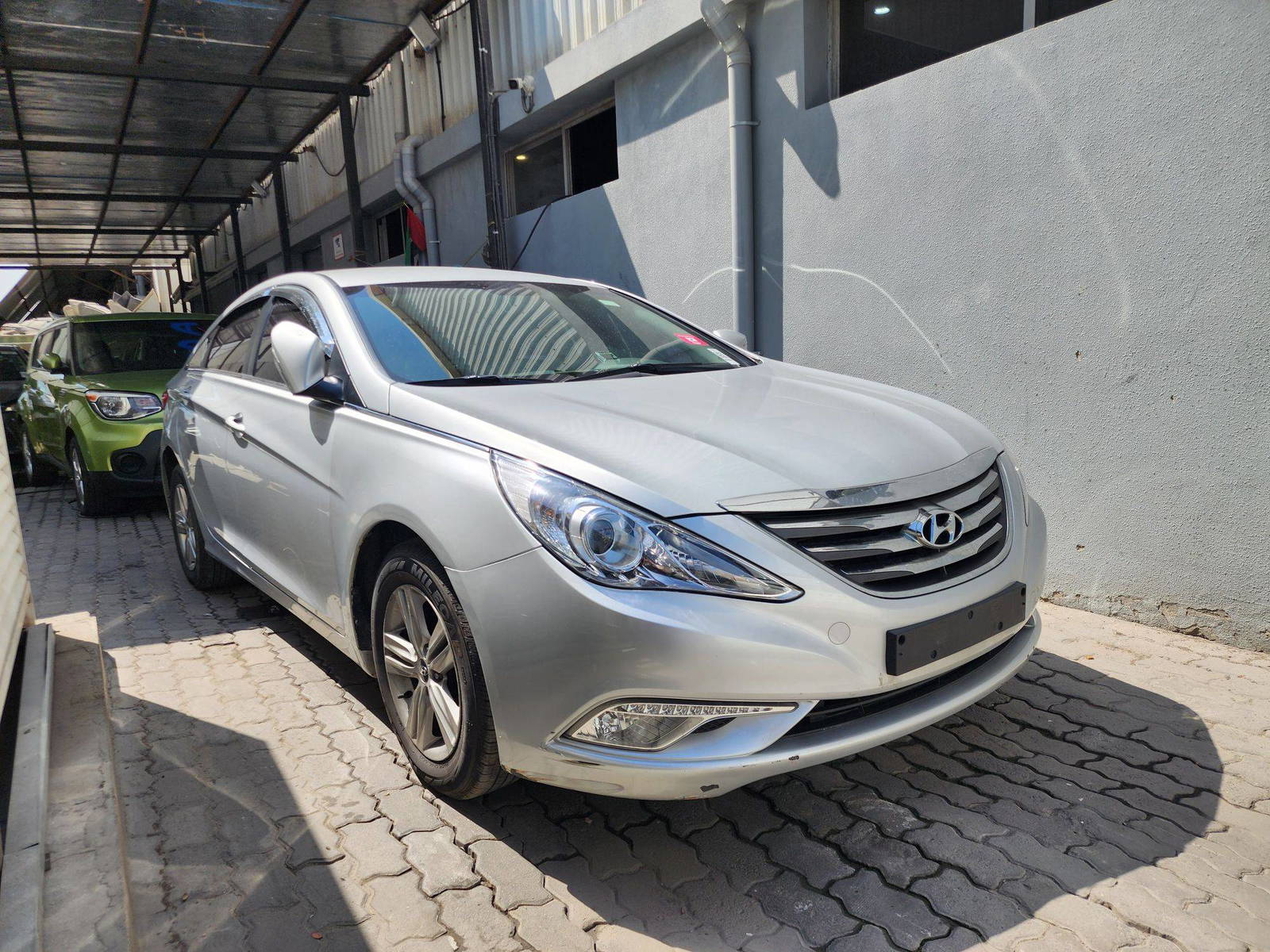 2013 HYUNDAI SONATA — 174394 KM — Lot 500450 — Al Quoz - Marhaba Auctions Used Cars - Image 3