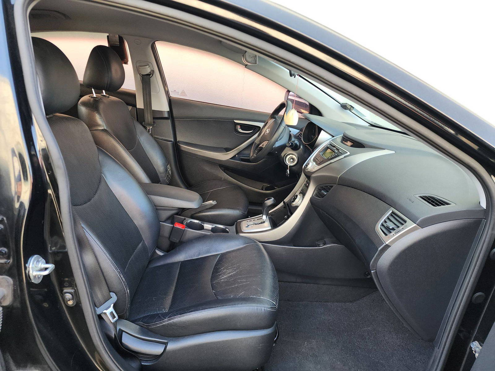 2011 HYUNDAI AVANTE — 131250 KM — Lot 034280 — Al Quoz - Marhaba Auctions Used Cars - Image 9