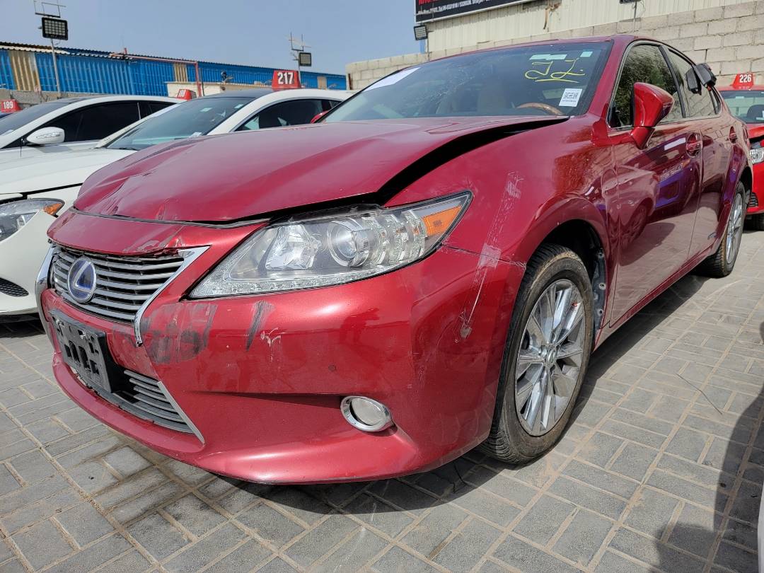 2013 LEXUS ES 300H — 119907 Miles — Lot 8D2034373 — Souq - Marhaba Auctions Used Cars - Image 4