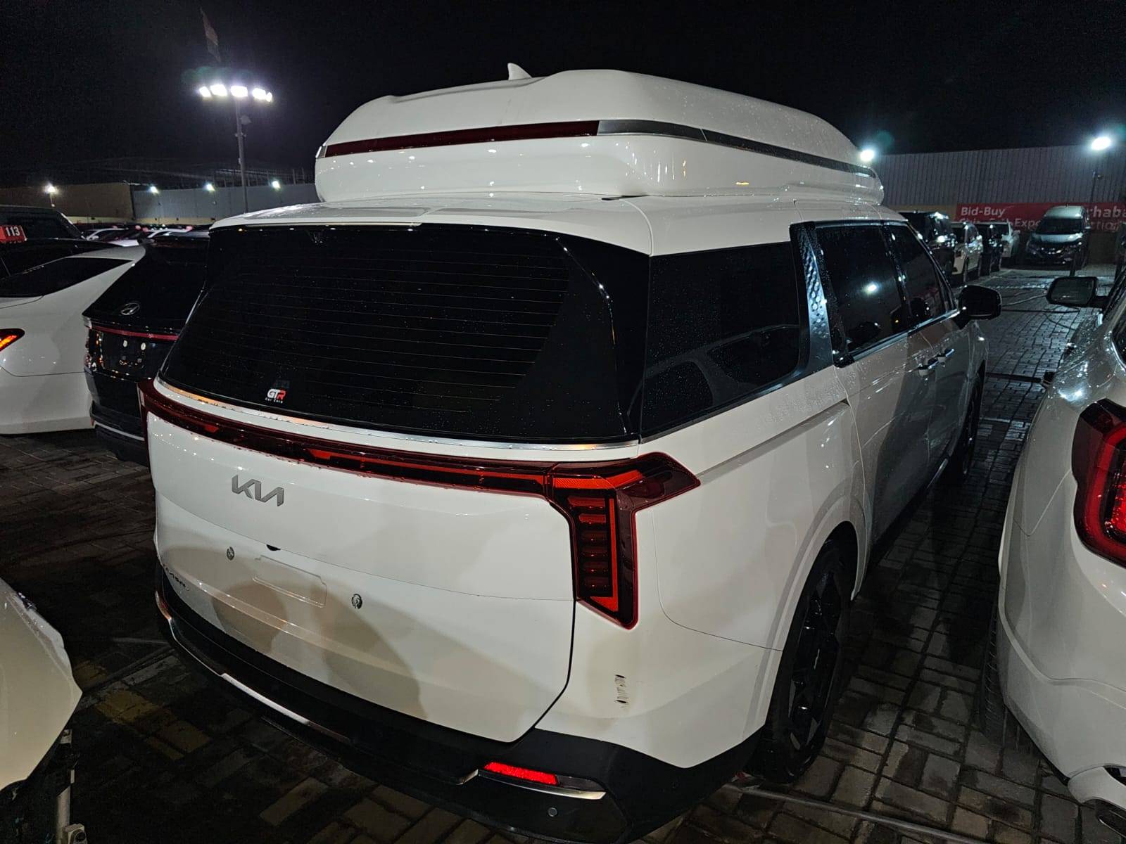 2025 KIA CARNIVAL SX PRESTIGE — 2213 KM — Lot 81BBSS564535 - Marhaba Auctions Used Cars - Image 4