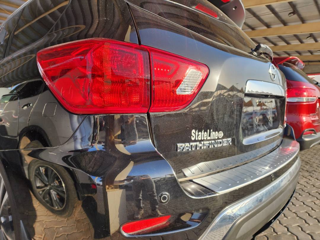 2018 NISSAN PATHFINDER — 137044 Miles — Lot 37788864 - Marhaba Auctions Used Cars - Image 3