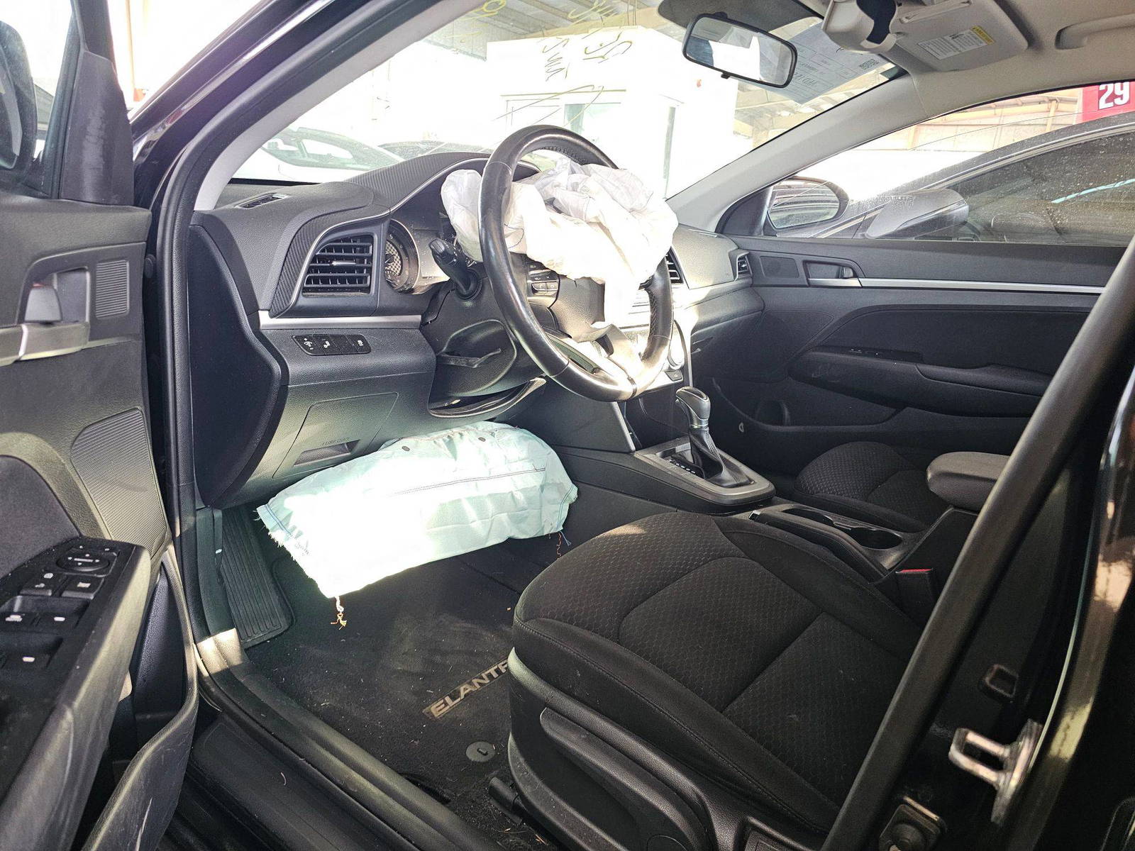 2019 HYUNDAI ELANTRA — 89861 KM — Lot 40008948 — Souq - Marhaba Auctions Used Cars - Image 8