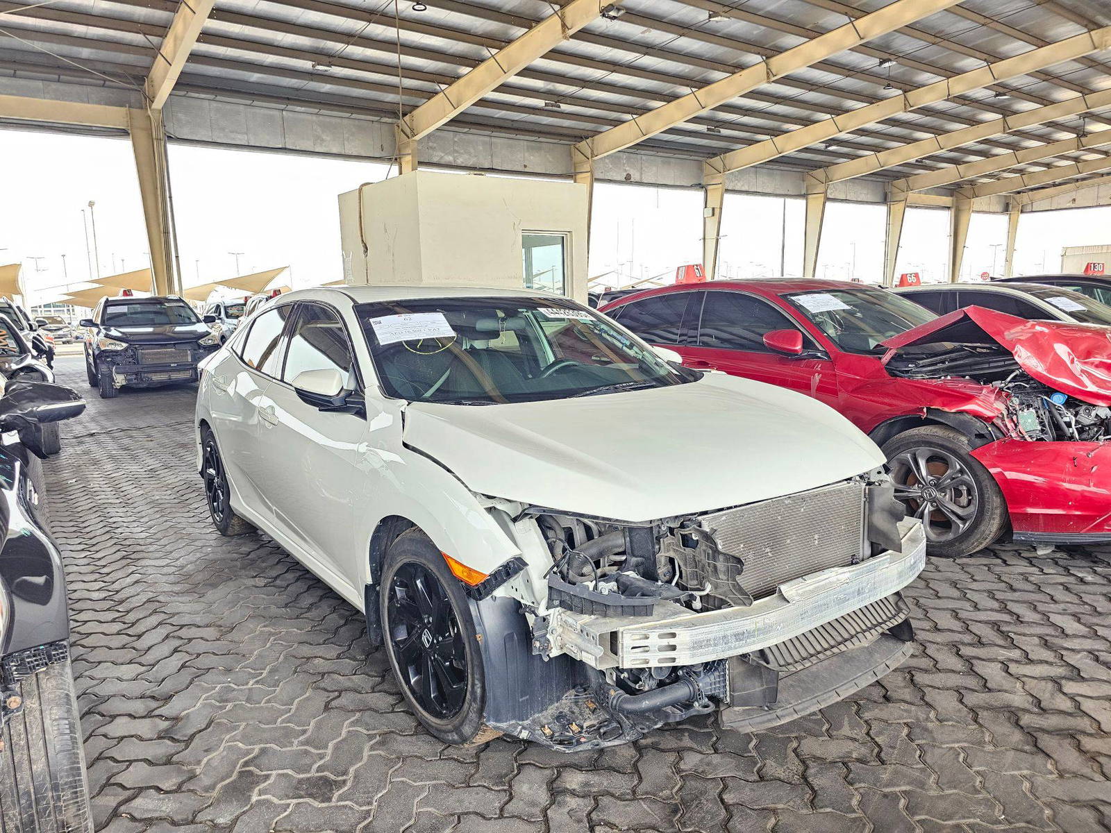 2017 HONDA CIVIC — 110936 KM — Lot 44426395 — Souq - Marhaba Auctions Used Cars - Image 4