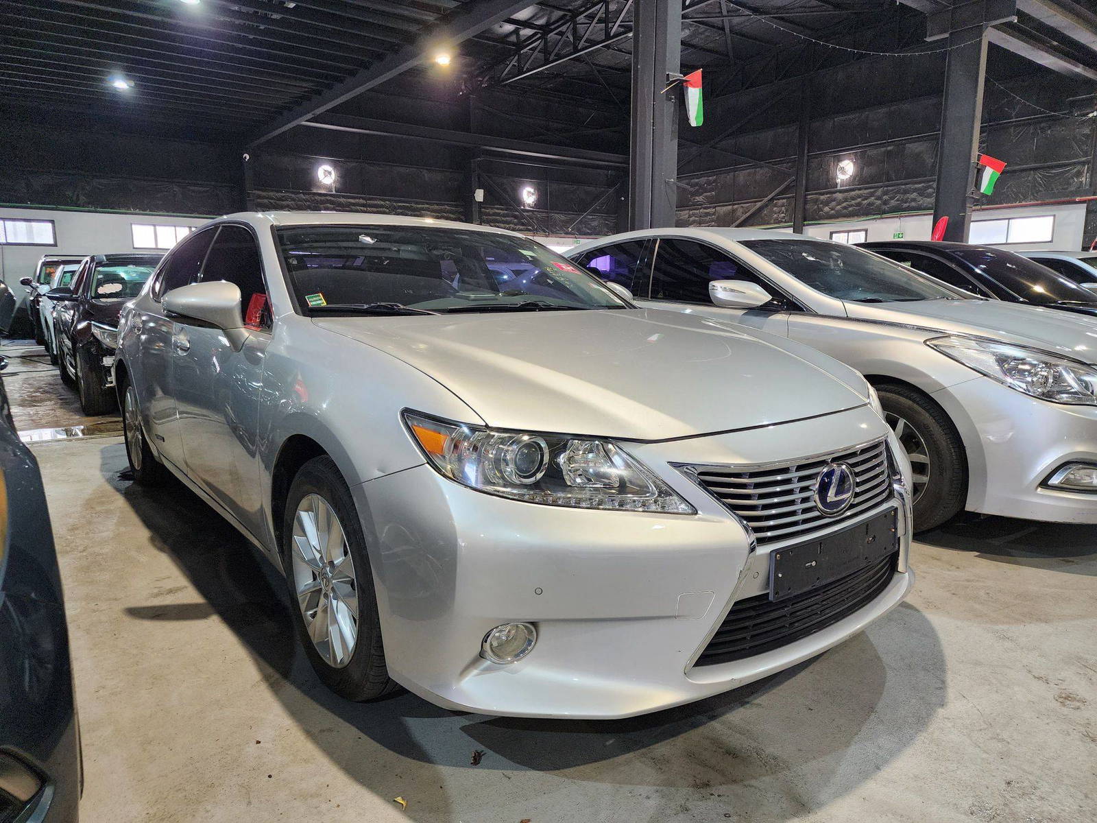 2013 LEXUS ES 300H — 146267 KM — Lot 215487 — Souq - Marhaba Auctions Used Cars - Image 3
