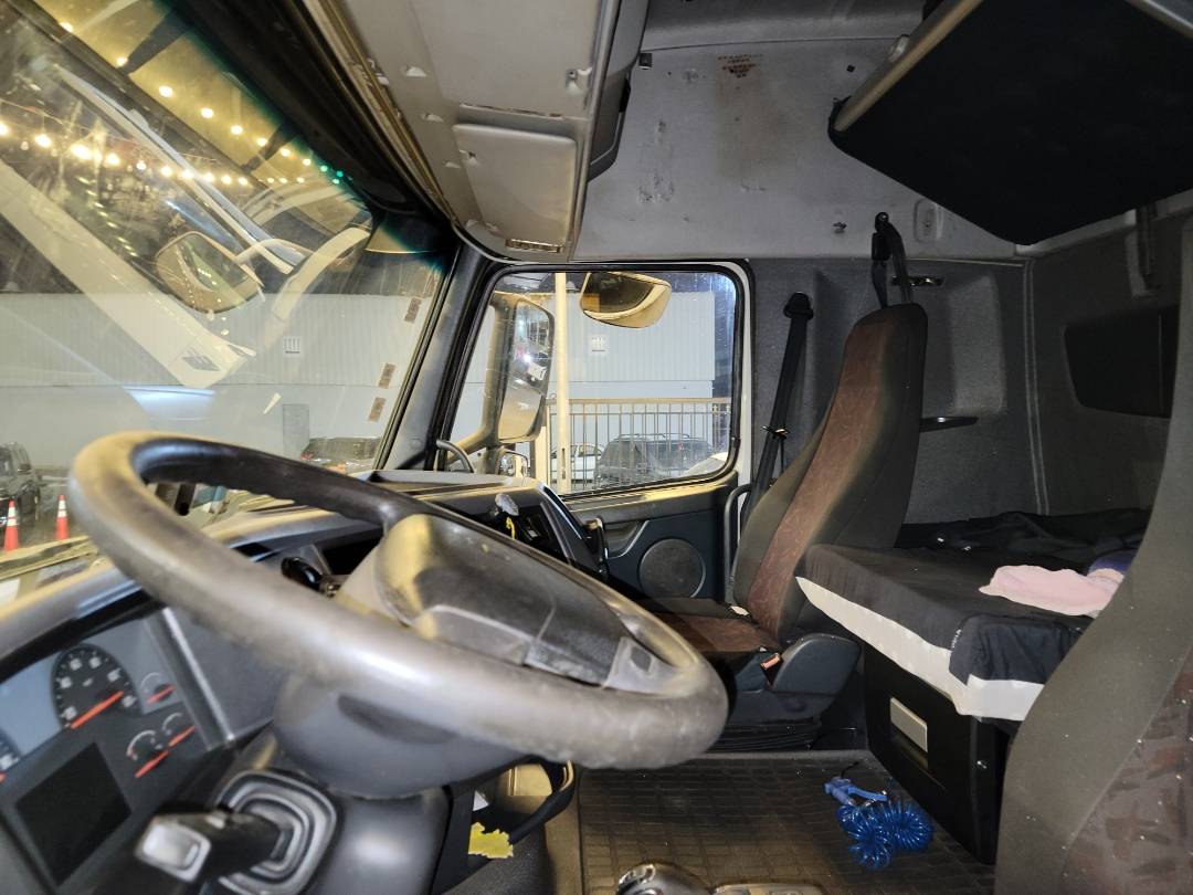 2011 VOLVO FH-Series — 997852 KM — Lot 577417 - Marhaba Auctions Used Cars - Image 8