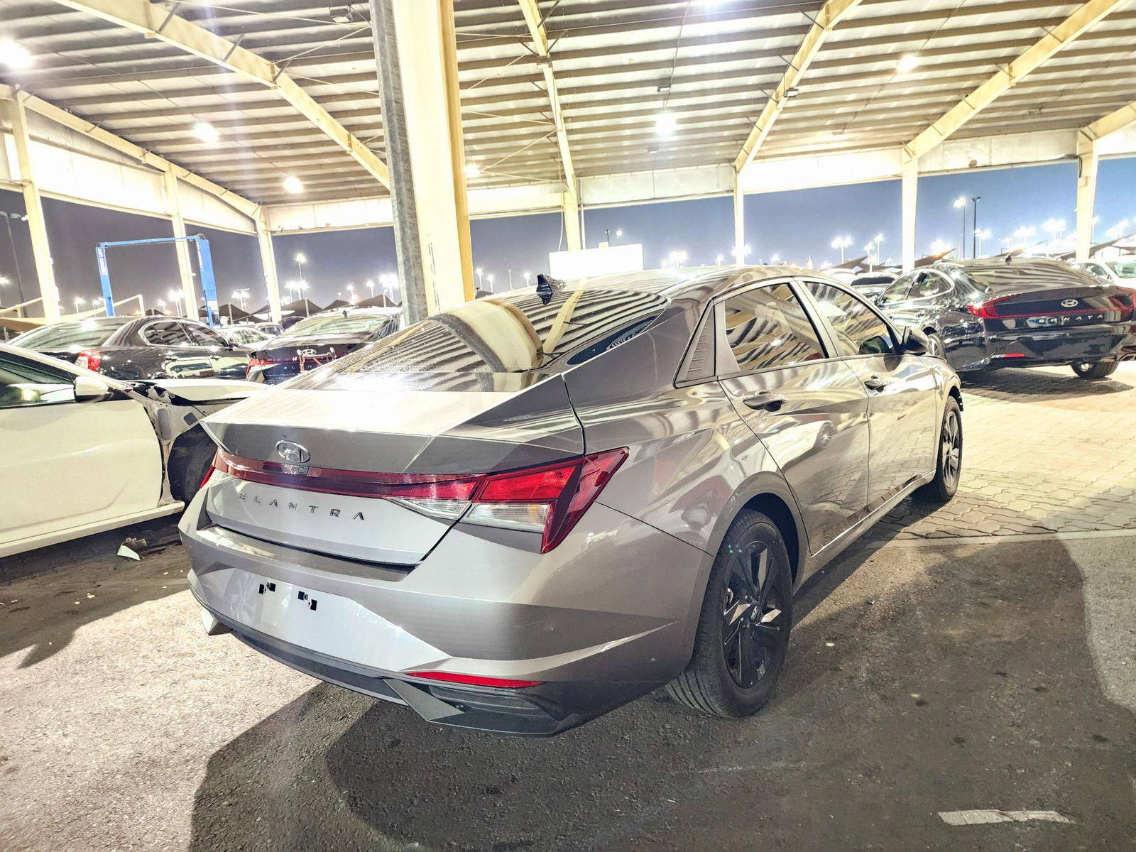 2021 HYUNDAI ELANTRA — 76729 Miles — Lot 7MU194055 — Souq - Marhaba Auctions Used Cars - Image 3