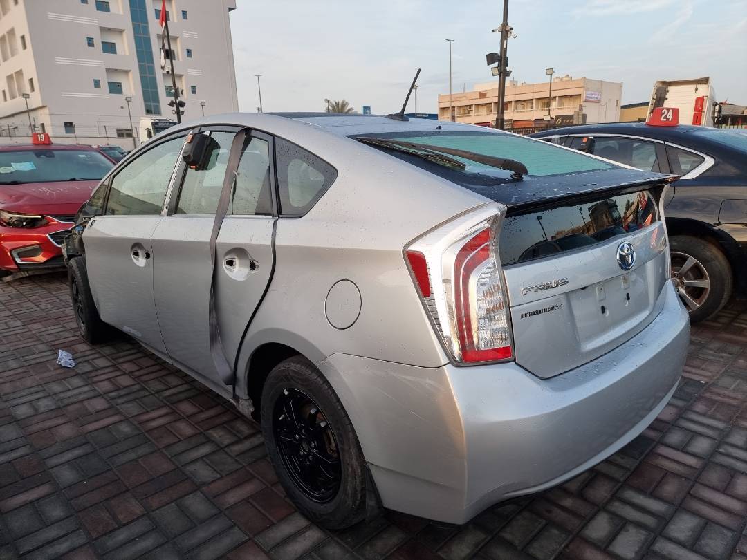 2013 TOYOTA PRIUS — 253042 Miles — Lot 78874994 — Ind. 12 - Marhaba Auctions Used Cars - Image 3