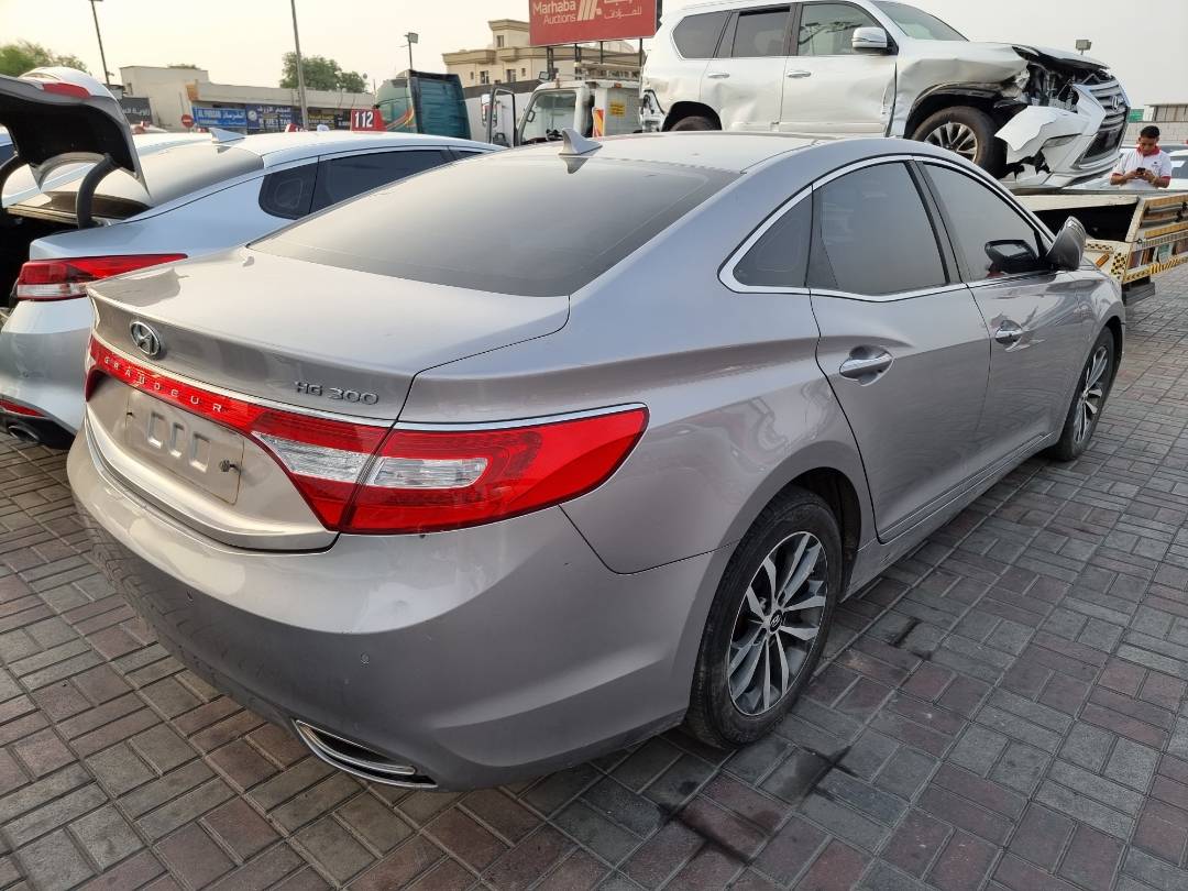 2011 HYUNDAI GRANDEUR — 221045 KM — Lot 013237 — Ind. 12 - Marhaba Auctions Used Cars - Image 5