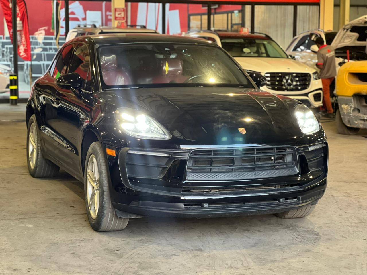 PORSCHE MACAN
