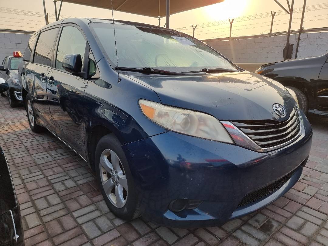 2011 TOYOTA SIENNA — 221252 Miles — Lot 0125487 — Ind. 12 - Marhaba Auctions Used Cars - Image 3