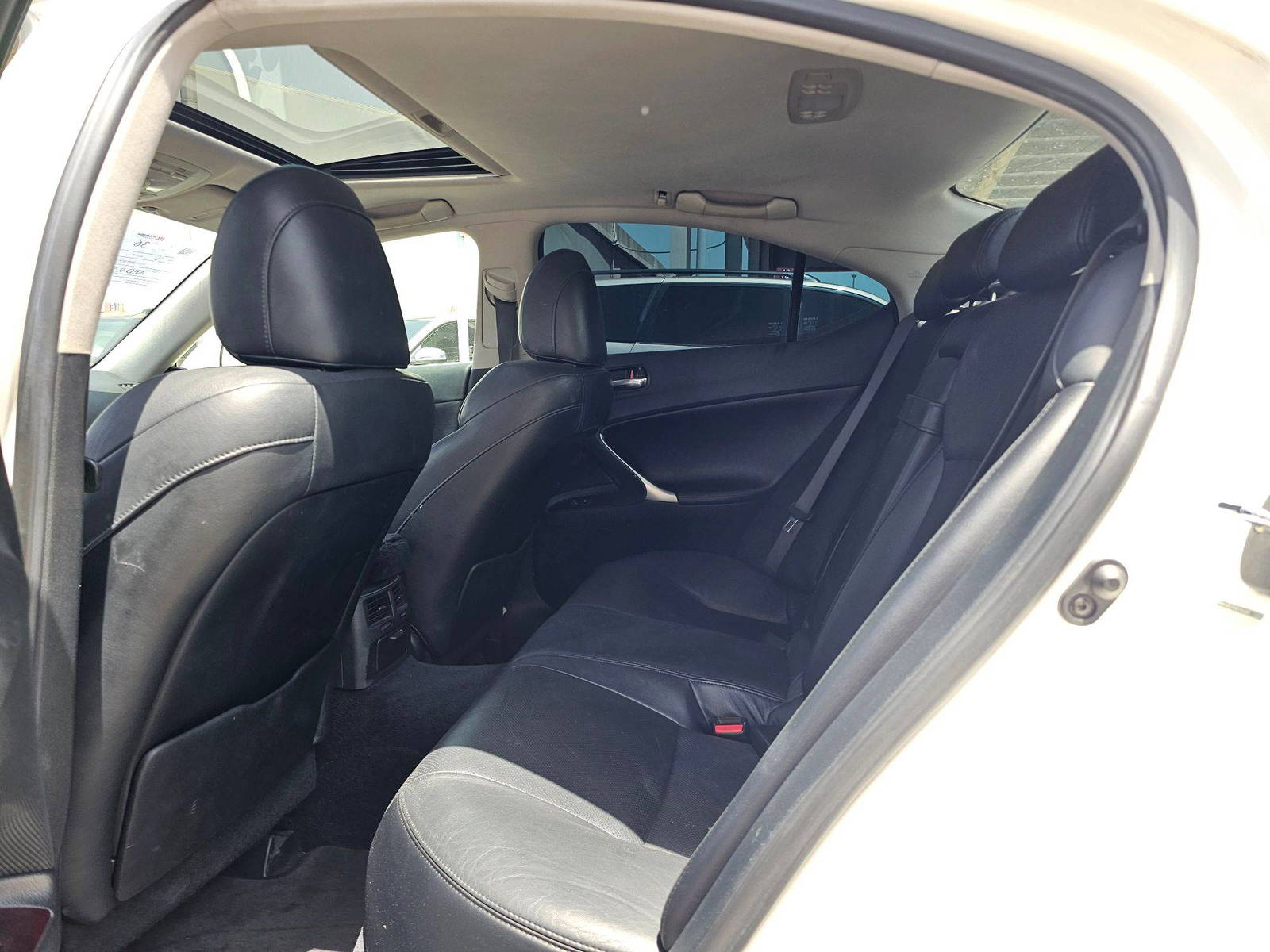 2006 LEXUS IS 250 — 149521 KM — Lot 165006024 — Souq - Marhaba Auctions Used Cars - Image 7