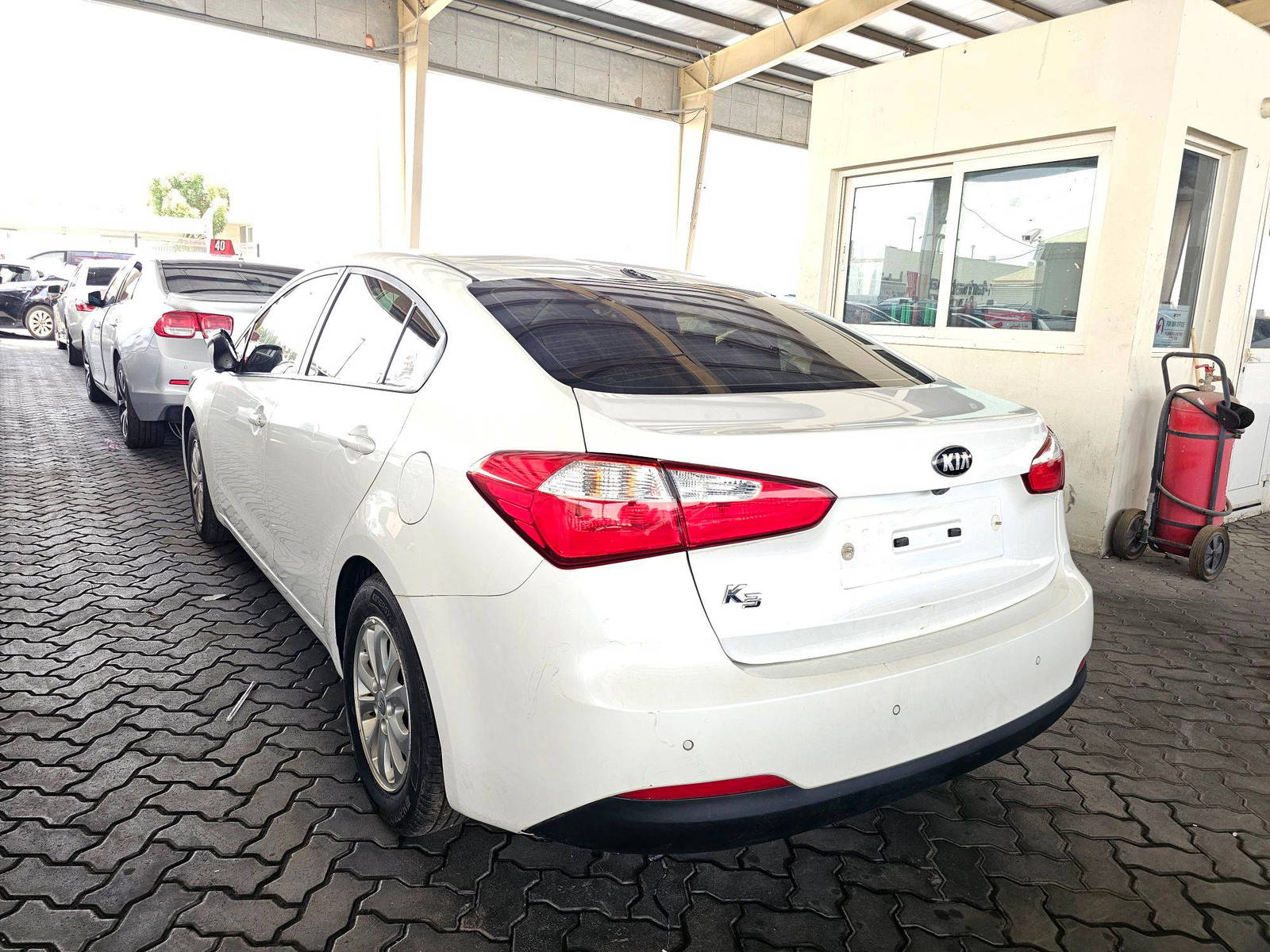 2015 KIA K3 — 186313 KM — Lot 912771 — Souq - Marhaba Auctions Used Cars - Image 4