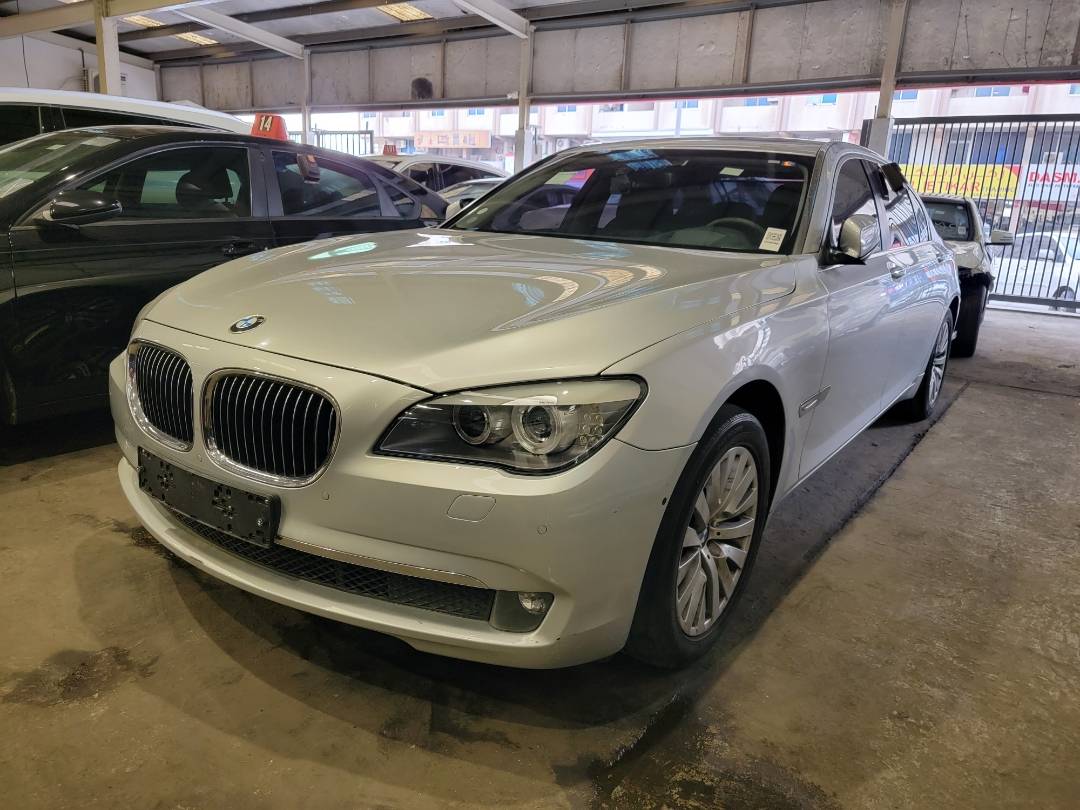 2010 BMW 740 I — 202997 KM — Lot 25793 — Main - Marhaba Auctions Used Cars - Image 4