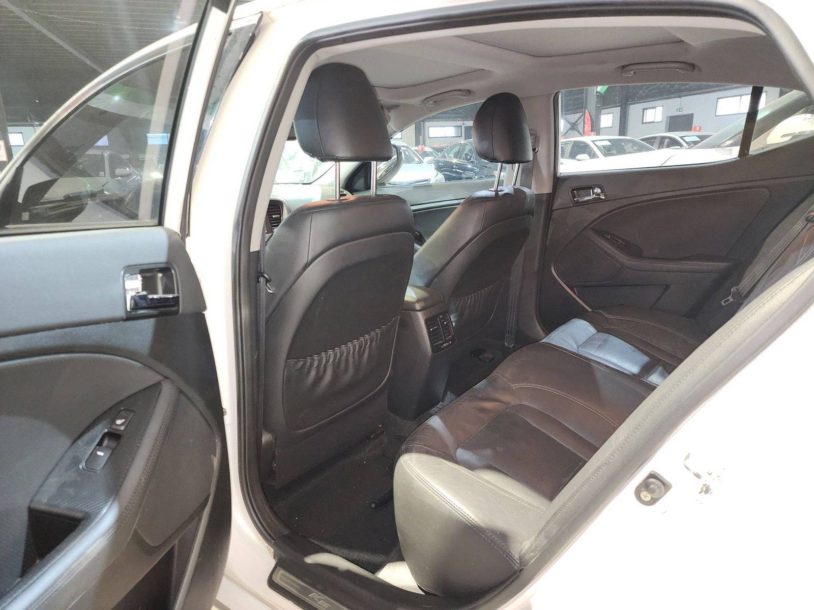 2013 KIA K5 — 205687 KM — Lot DA020047 — Al Quoz - Marhaba Auctions Used Cars - Image 8