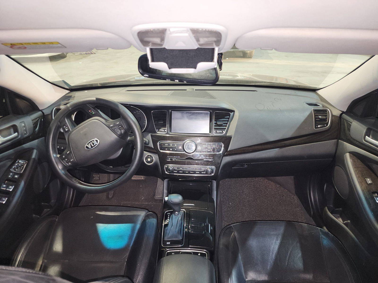 2013 KIA K7 — 157898 KM — Lot 106589 — Al Quoz - Marhaba Auctions Used Cars - Image 8