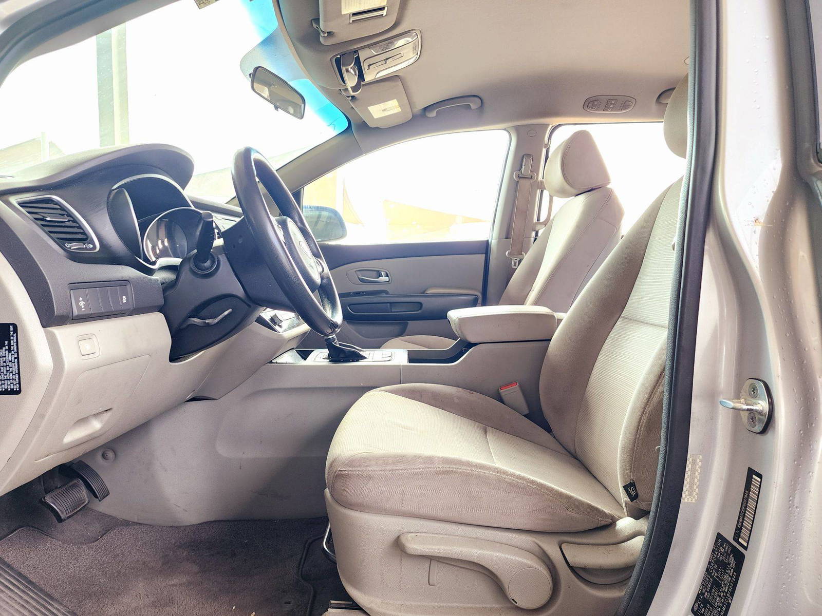 2015 KIA SEDONA — 168342 Miles — Lot 69981234 — Souq - Marhaba Auctions Used Cars - Image 9