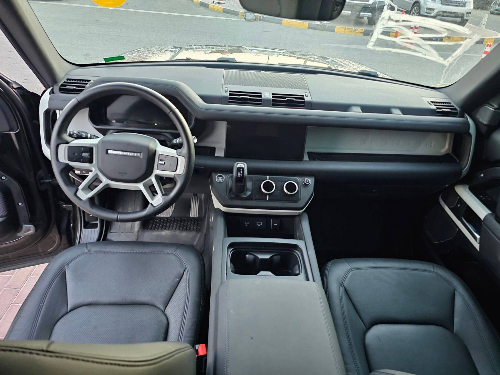 2024 LAND ROVER DEFENDER 110 S — 26899 KM — Lot R2276057 — Souq - Marhaba Auctions Used Cars - Image 10