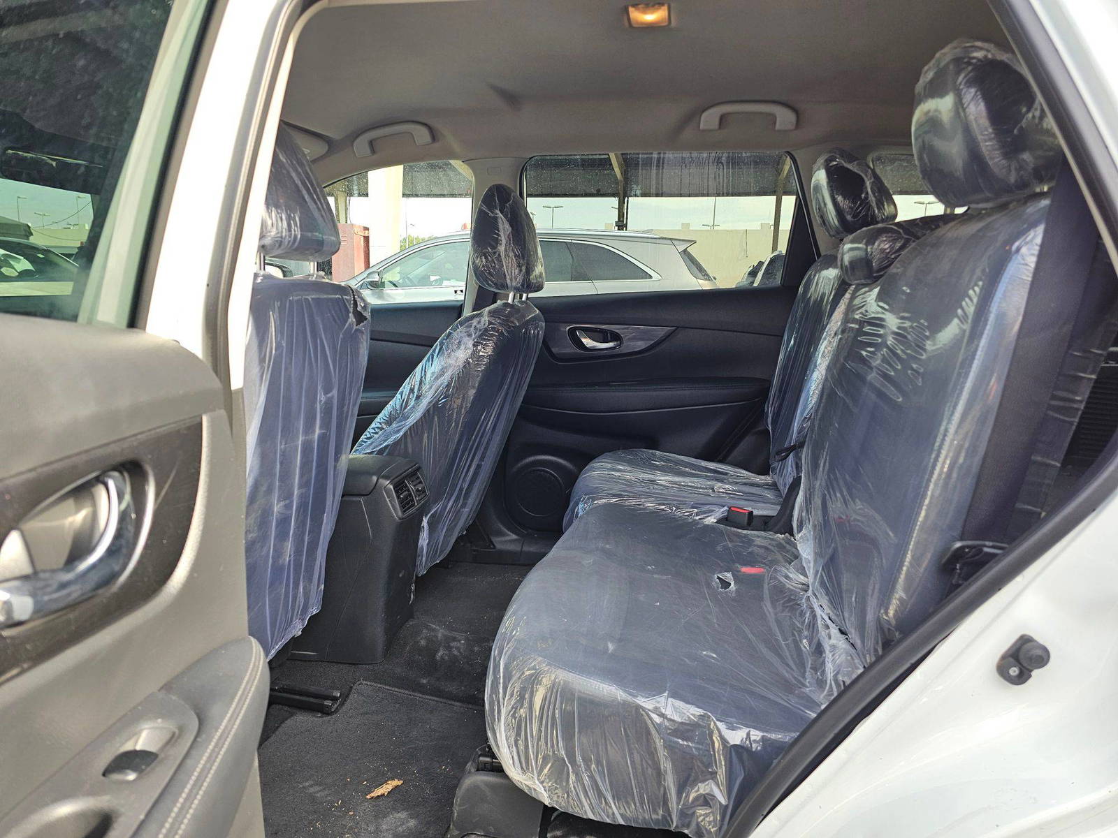 2017 NISSAN ROGUE — 122656 Miles — Lot VXHP585735 — Souq - Marhaba Auctions Used Cars - Image 6
