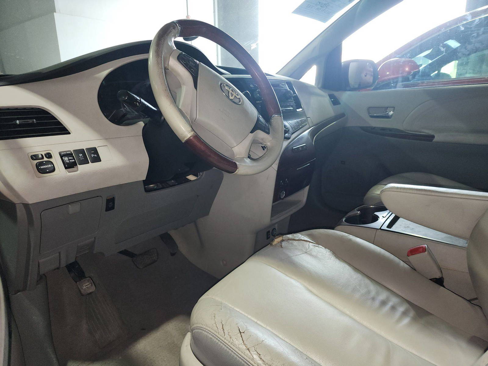 TOYOTA SIENNA 2011 - Marhaba Auction Used Cars - Image 10