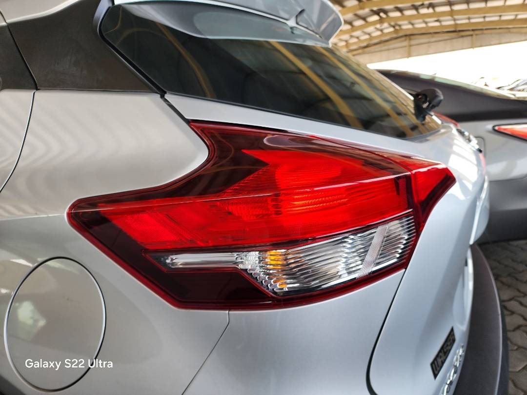2018 NISSAN KICKS — 65497 Miles — Lot 41172114 — Main - Marhaba Auctions Used Cars - Image 5