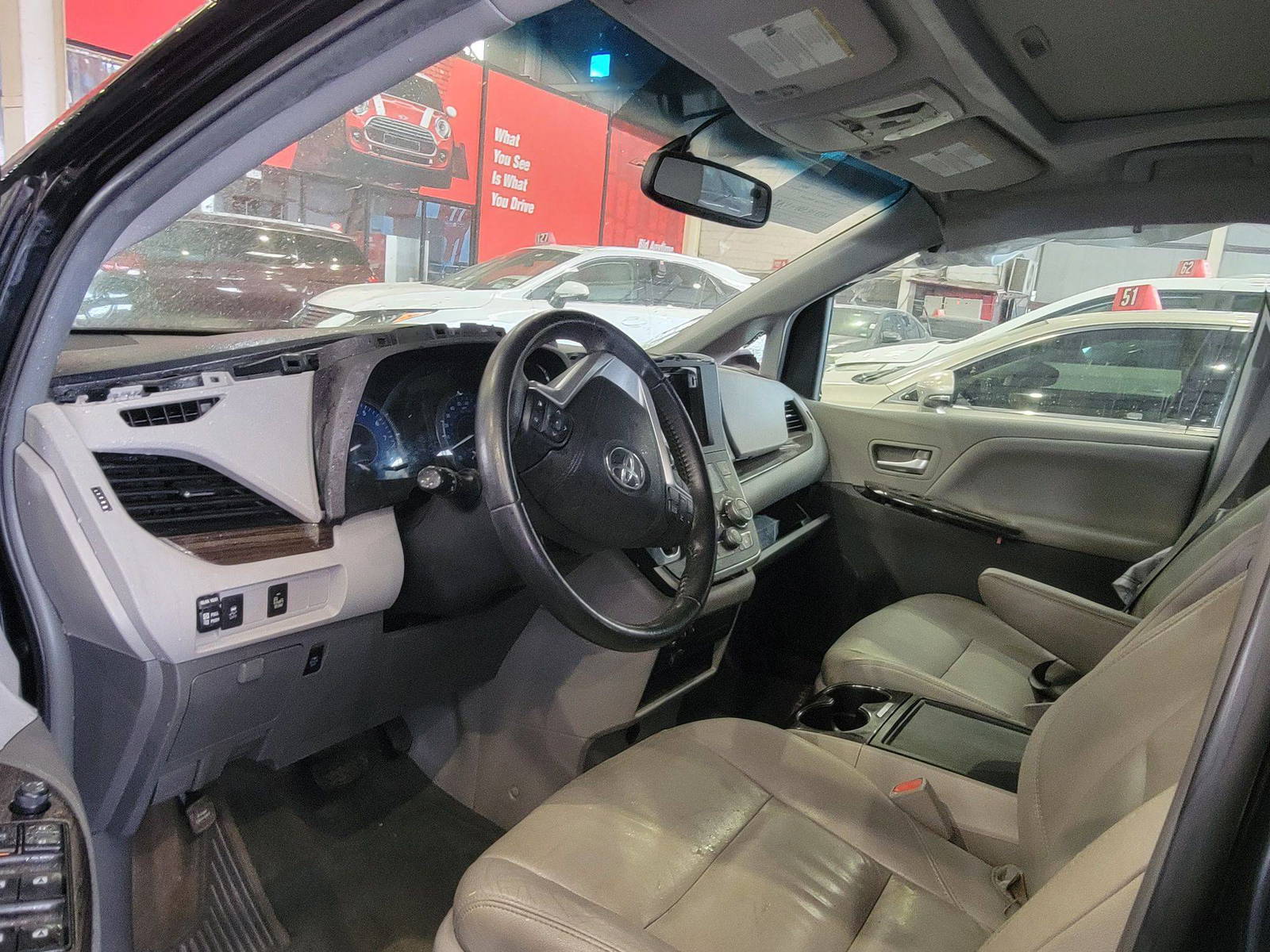 TOYOTA SIENNA 2017 - Marhaba Auction Used Cars - Image 8