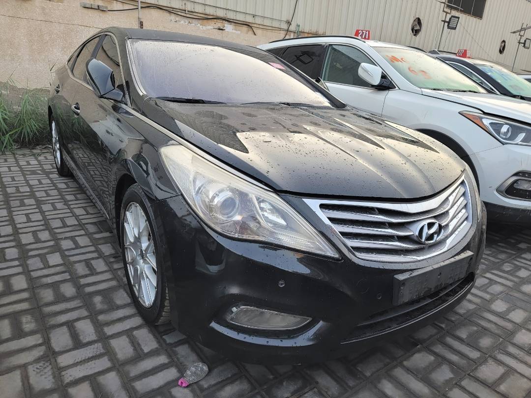 2011 HYUNDAI GRANDEUR — 249050 KM — Lot 074666 — Souq - Marhaba Auctions Used Cars - Image 4