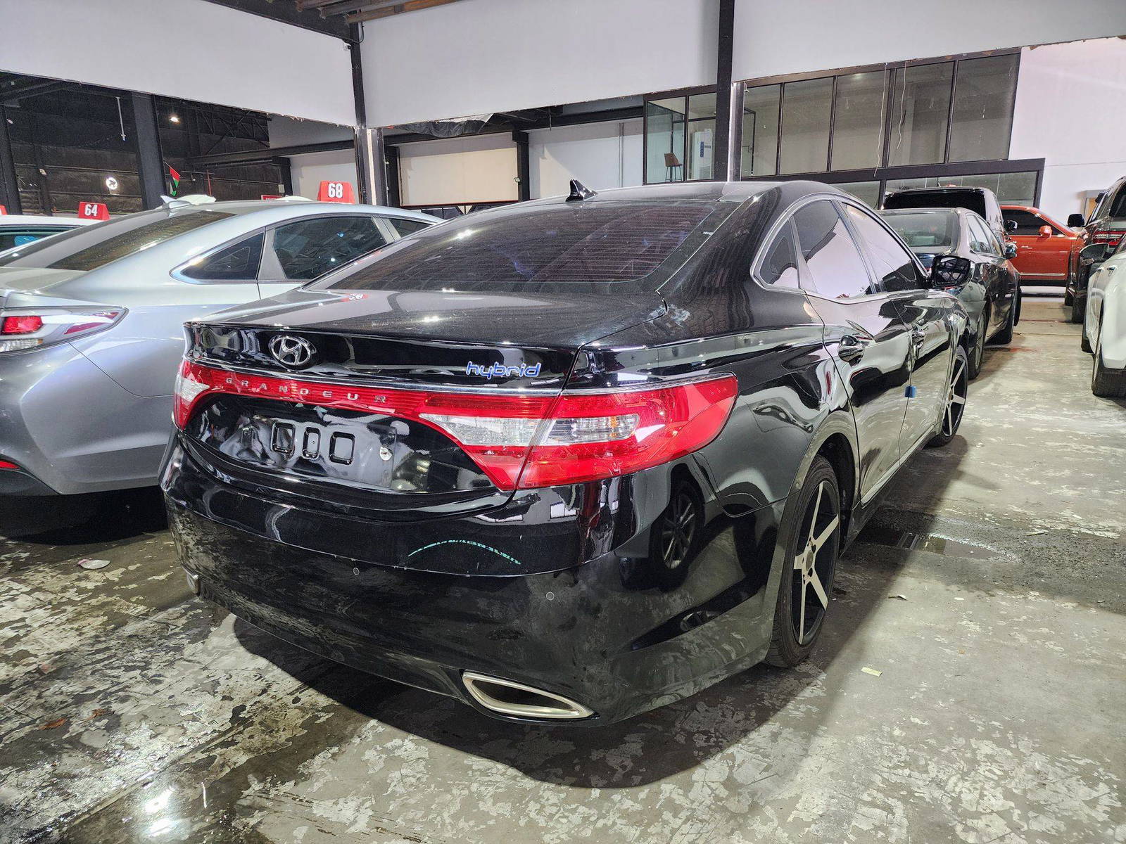 2015 HYUNDAI GRANDEUR — 211950 KM — Lot 12304 — Main - Marhaba Auctions Used Cars - Image 4