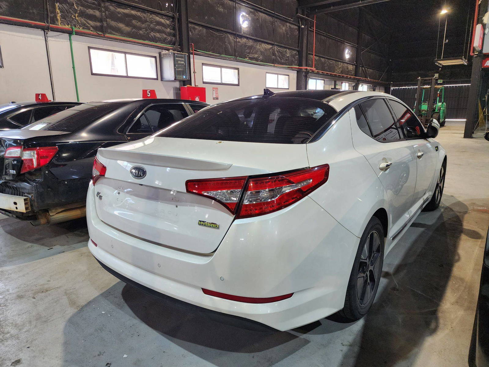 2013 KIA K5 — 232991 KM — Lot 13447 — Al Quoz - Marhaba Auctions Used Cars - Image 5