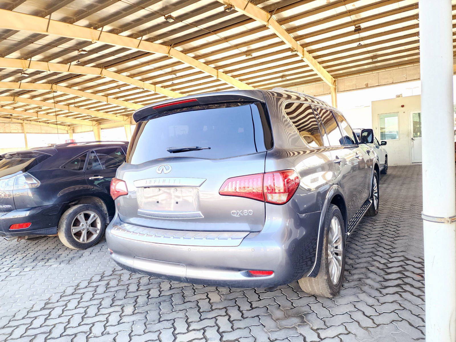 2016 INFINITI QX80 — 101585 Miles — Lot 76939584 — Souq - Marhaba Auctions Used Cars - Image 3