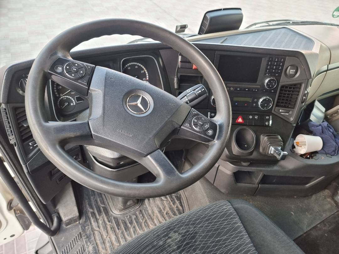 2017 MERCEDES BENZ ACTROS 1840 — 774380 KM — Lot 215487 — Al Quoz - Marhaba Auctions Used Cars - Image 10