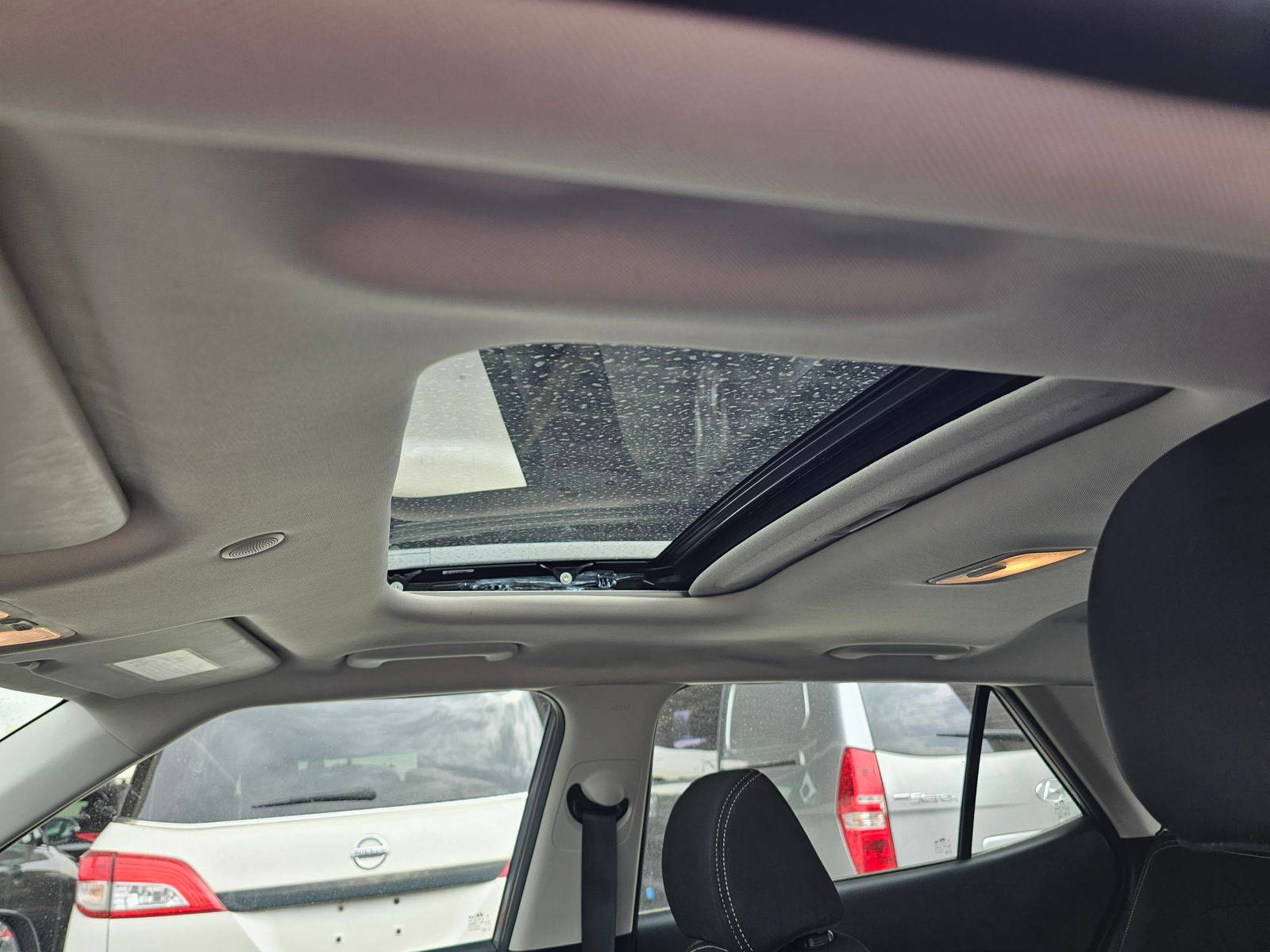 HYUNDAI VENUE SEL 2022 - Marhaba Auction Used Cars - Image 8