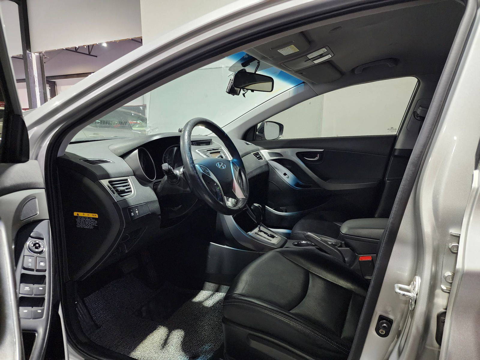 HYUNDAI AVANTE 2011 - Marhaba Auction Used Cars - Image 9