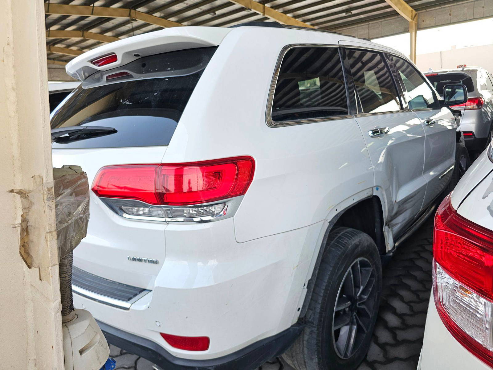 2019 JEEP Grand Cherokee — 132811 Miles — Lot C793586 — Souq - Marhaba Auctions Used Cars - Image 3