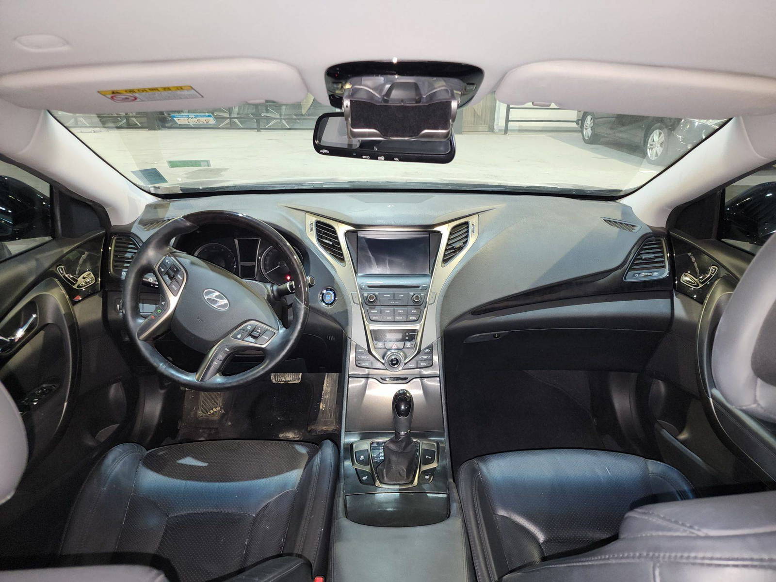 2014 HYUNDAI GRANDEUR — 214538 KM — Lot 298520 — Souq - Marhaba Auctions Used Cars - Image 8