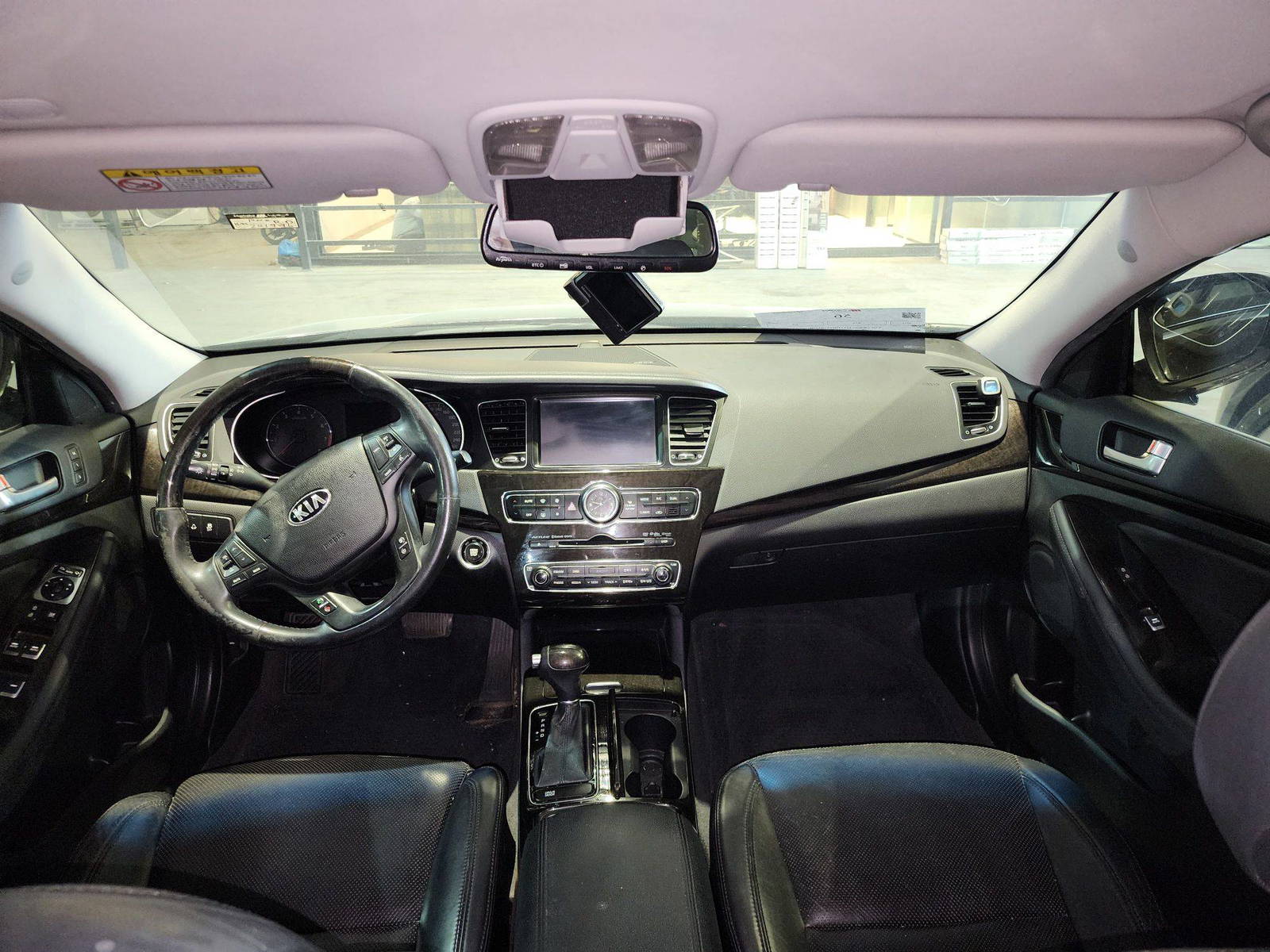 2013 KIA K7 — 201996 KM — Lot 105770 — Al Quoz - Marhaba Auctions Used Cars - Image 9