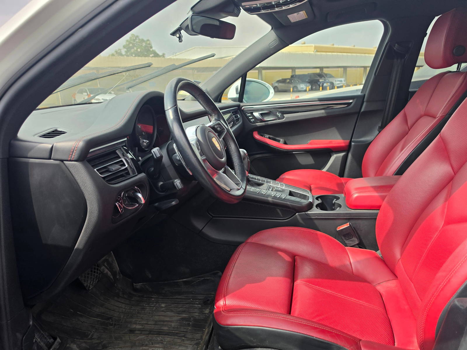 2021 PORSCHE MACAN — 31389 KM — Lot 84763285 - Marhaba Auctions Used Cars - Image 6