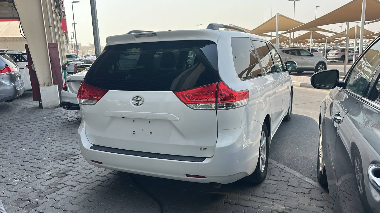 2014 TOYOTA SIENNA — 217382 Miles — Lot 5ES505903 — Souq - Marhaba Auctions Used Cars - Image 5