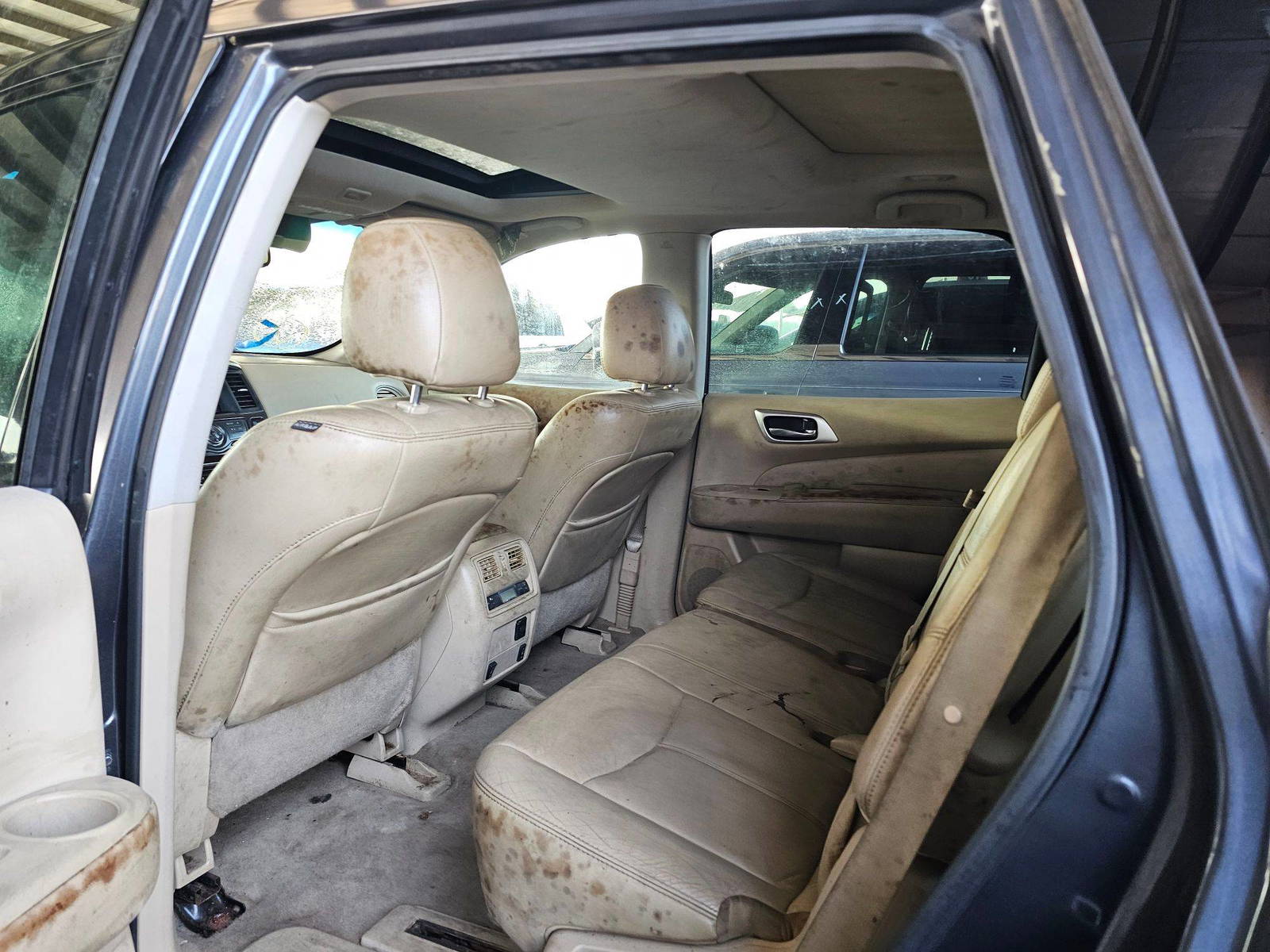 2014 NISSAN PATHFINDER — 184629 Miles — Lot 65371695 — Souq - Marhaba Auctions Used Cars - Image 7
