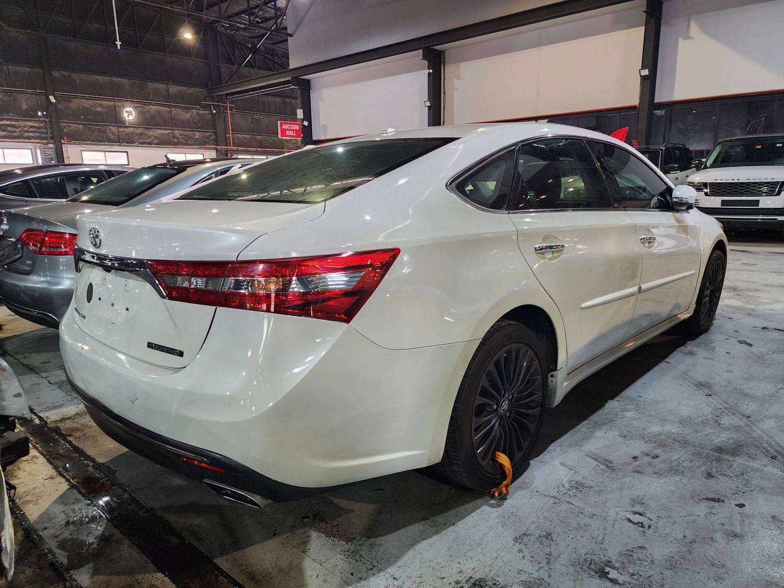 2017 TOYOTA AVALON — 113193 Miles — Lot 59730605 — Al Quoz - Marhaba Auctions Used Cars - Image 6