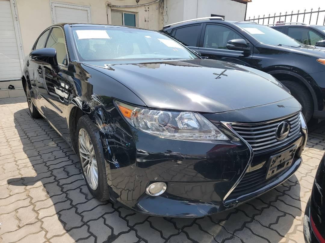 2014 LEXUS ES 350 — 113370 Miles — Lot 2145982 — Main - Marhaba Auctions Used Cars - Image 4