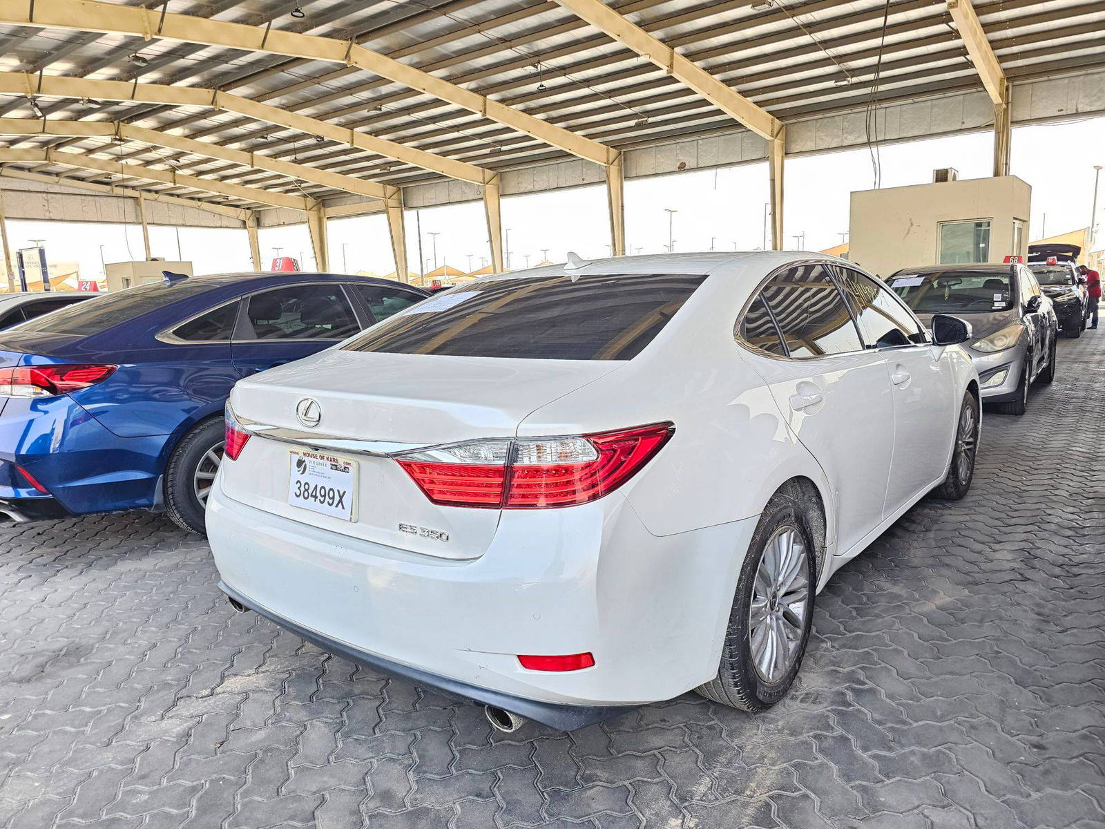 2014 LEXUS ES 350 — 141039 Miles — Lot 0E2148719 — Souq - Marhaba Auctions Used Cars - Image 3